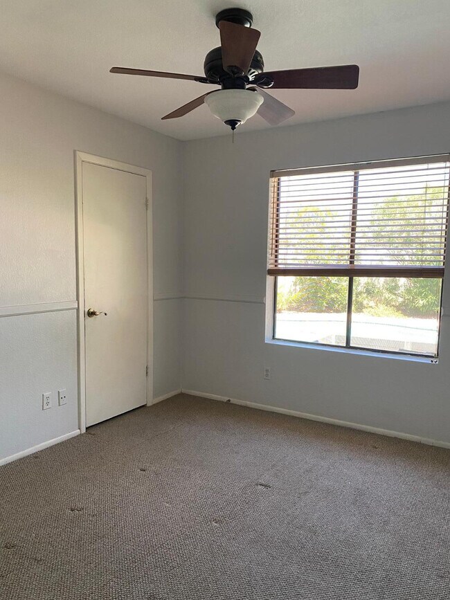 Building Photo - 8878 E Sheena Dr