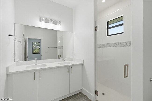 Building Photo - 1431 NW 17th Ave