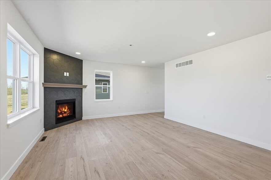 Building Photo - 990 Bell Cir