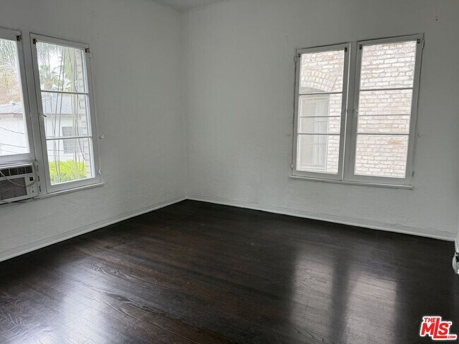 Building Photo - 1132 N Vista St