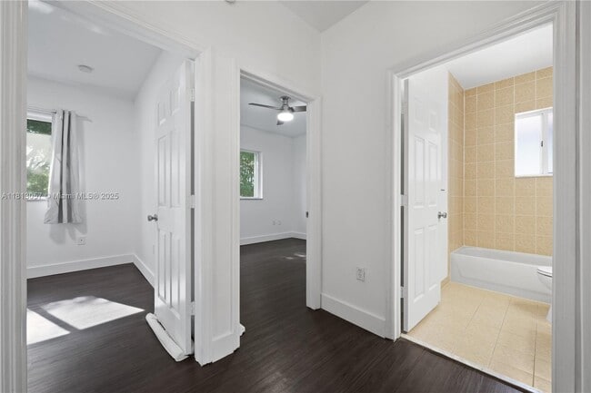 Building Photo - 1180 NE 41st Ave
