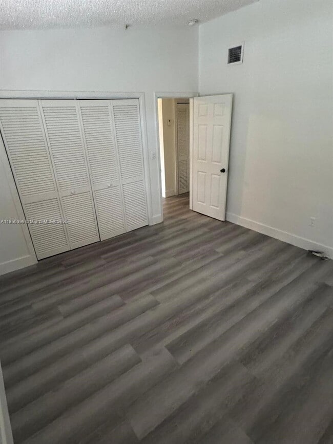 Building Photo - 609 W 39th St