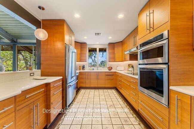 Building Photo - 1716 Putney Rd