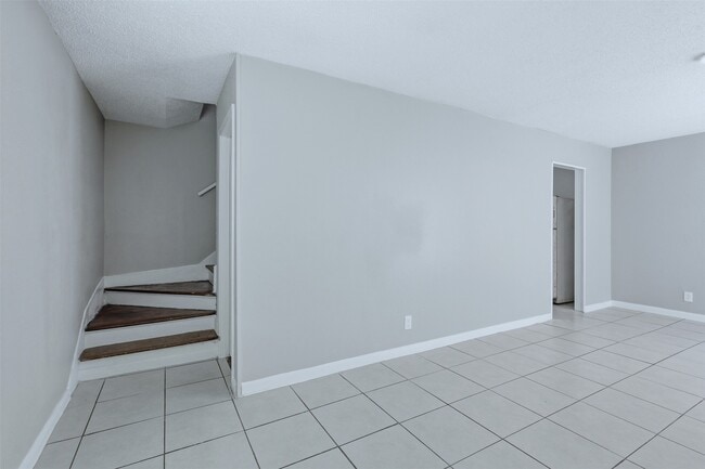 Building Photo - 1228 5th Ave N