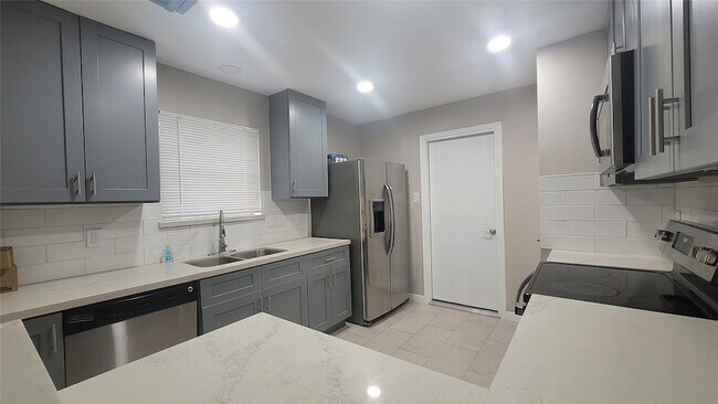 Building Photo - 22131 Pearl Lake Dr