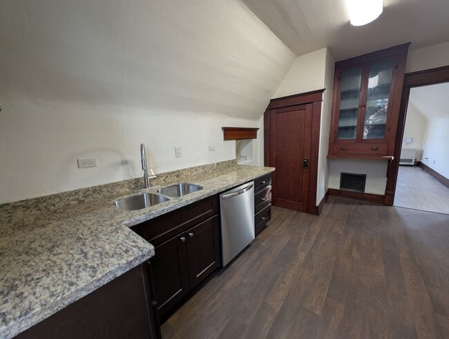 Building Photo - 11thStPl114(1-4)