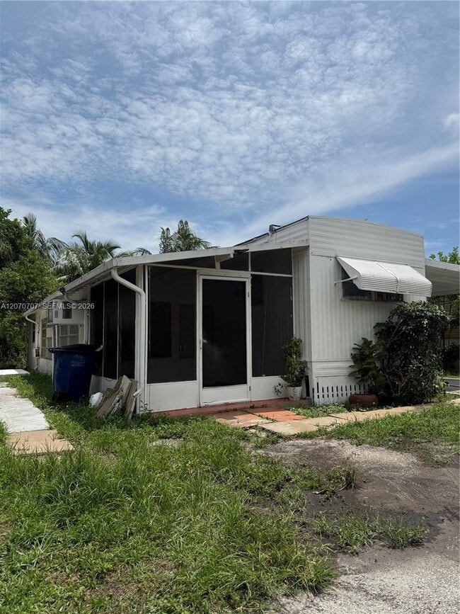Building Photo - 700 SW 8th Ave