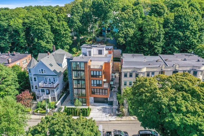 Building Photo - 287 Tappan St