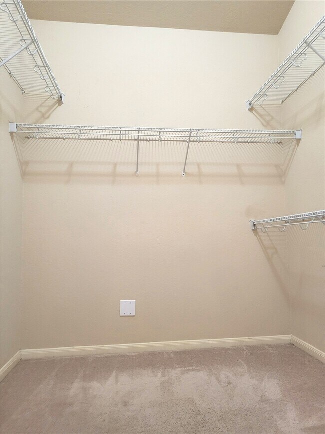 Building Photo - 6042 Starbrook Creek Dr