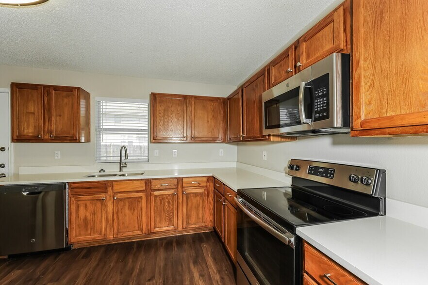 Building Photo - 8750 Gray Fox Ct