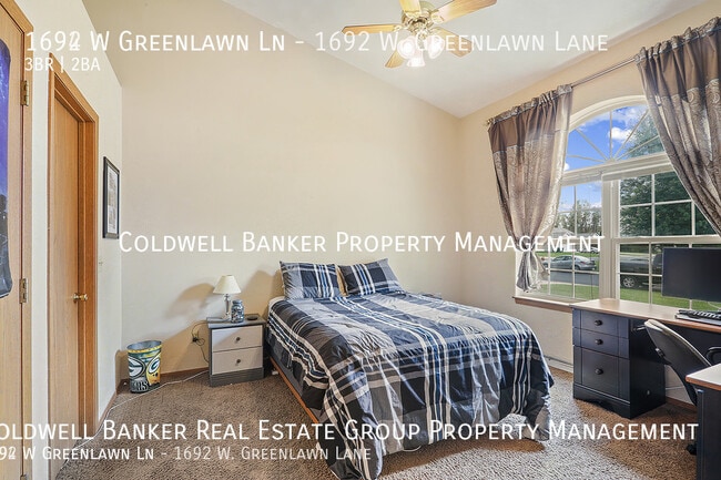 Building Photo - 1692 W Greenlawn Ln