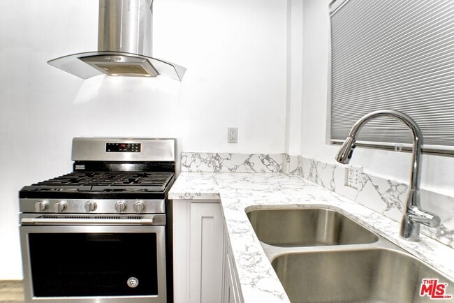 Building Photo - 1522 N Harvard Blvd