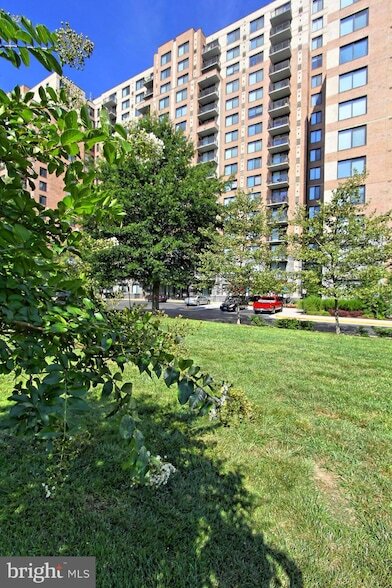 Building Photo - 2451 Midtown Ave