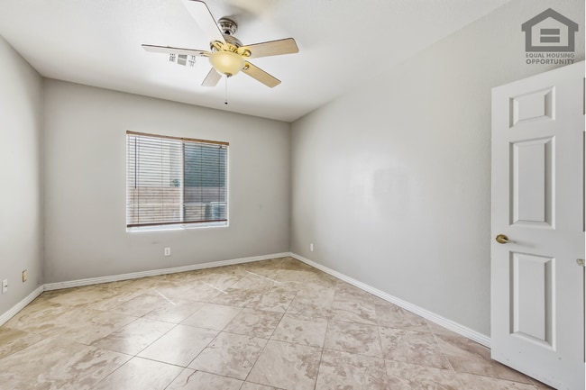 Building Photo - 5Bed/3Bath House at 67th Ave/Deer Valley Rd! Ready for Immediate Move-In! -- GOLF COURSE VIEWS! R...