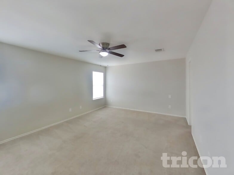 Building Photo - 2910 Candleside Dr