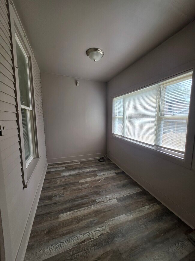 Building Photo - 309 E 120th Pl