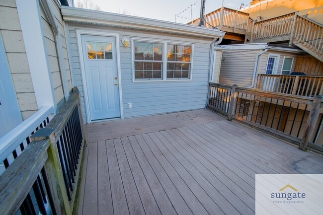 Building Photo - 615 S Glover St