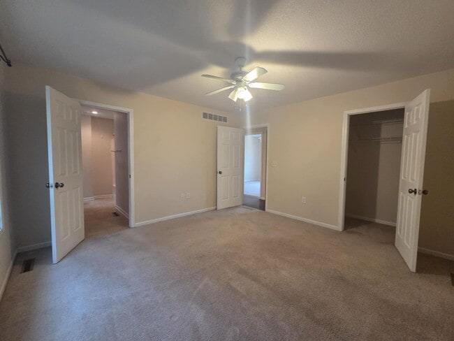 Building Photo - 601 Tall Grass Dr