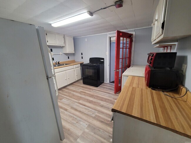 Building Photo - 112 Kenny St