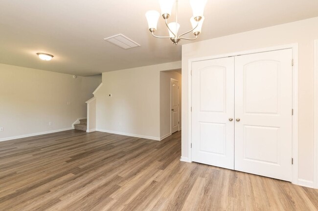 Building Photo - Modern Four Bedroom Home