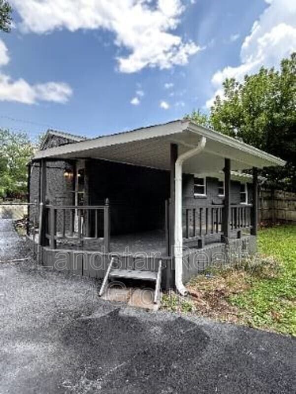 Building Photo - 9816 Titan Dr