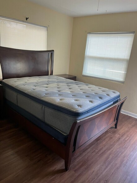 Building Photo - 4586 Park St