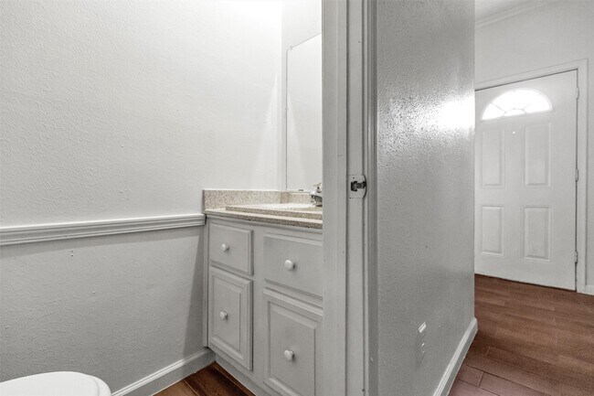 Building Photo - 7700 Creekbend Dr