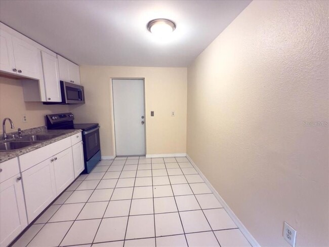 Building Photo - 11432 Poplin Ave