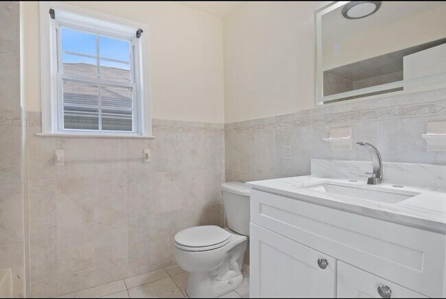 Building Photo - 31-33 CHESTER Ave