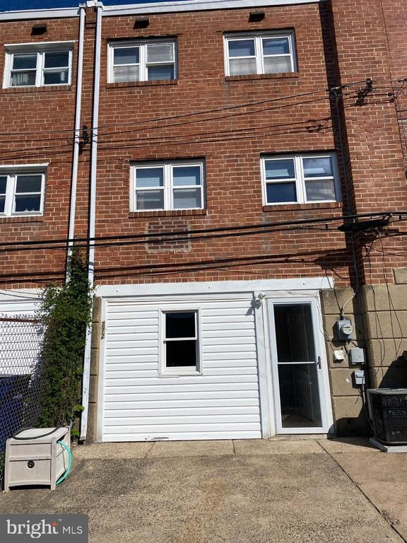 Building Photo - 272 E Park Ave