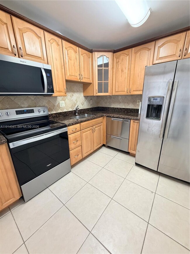 Building Photo - 3701 N Country Club Dr