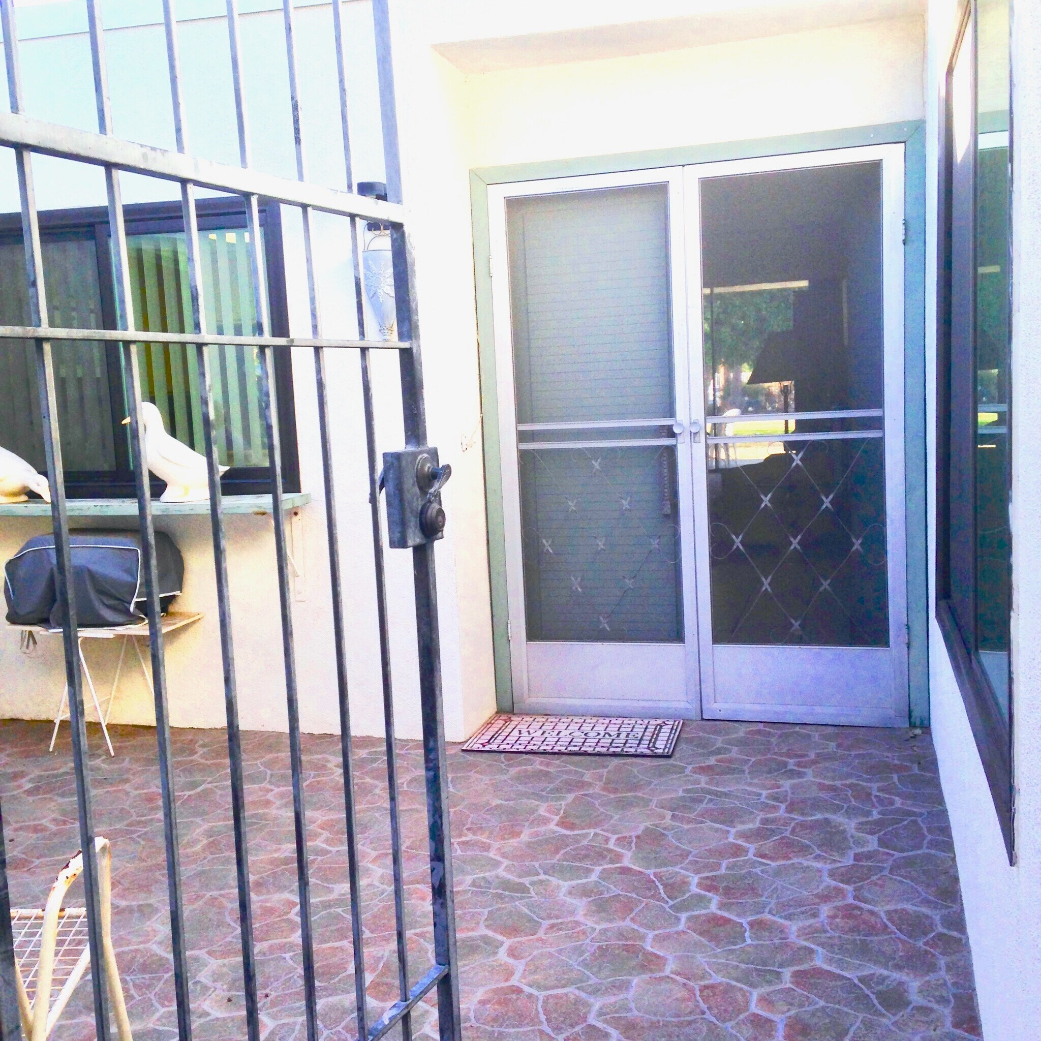 Building Photo - 1902 Grand Bahama Dr E