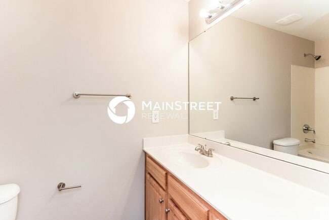 Building Photo - 3 Bedroom Pet-Friendly Home in Charlotte, NC with Main Street Renewal