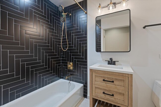 Building Photo - 222 S Racine Ave