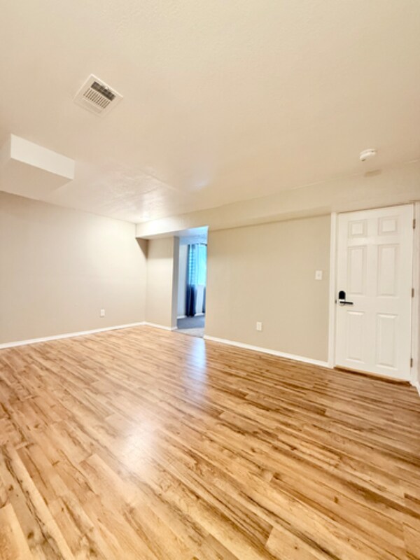 Building Photo - 1601 27th Ave