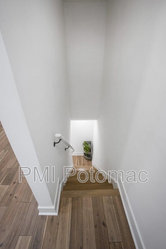 Building Photo - 702 19th St NE