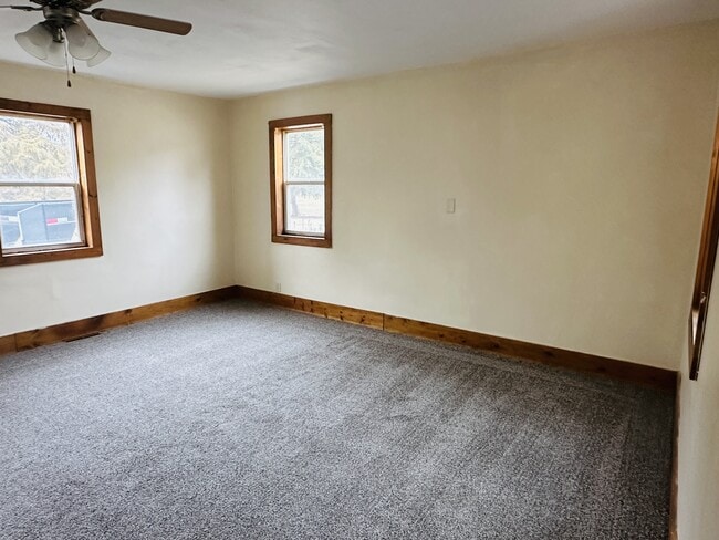 Building Photo - 340 N Mill St