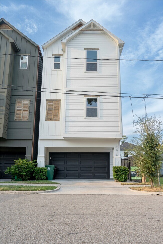 Building Photo - 1307 E 27th St