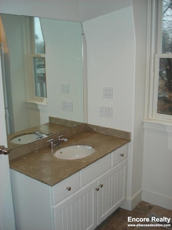 Building Photo - 110 Second St. Unit RJ78