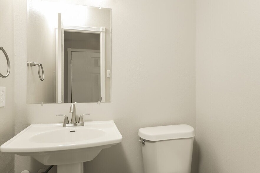 Building Photo - 8151 Cheryl Meadow Dr