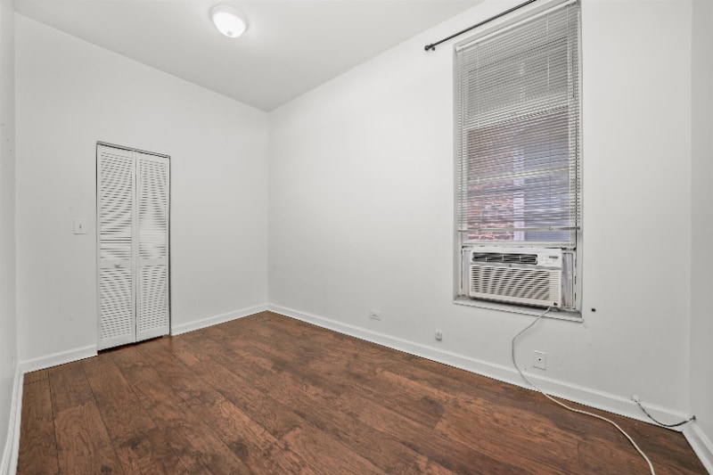 Building Photo - 1946 N Wilmot Ave