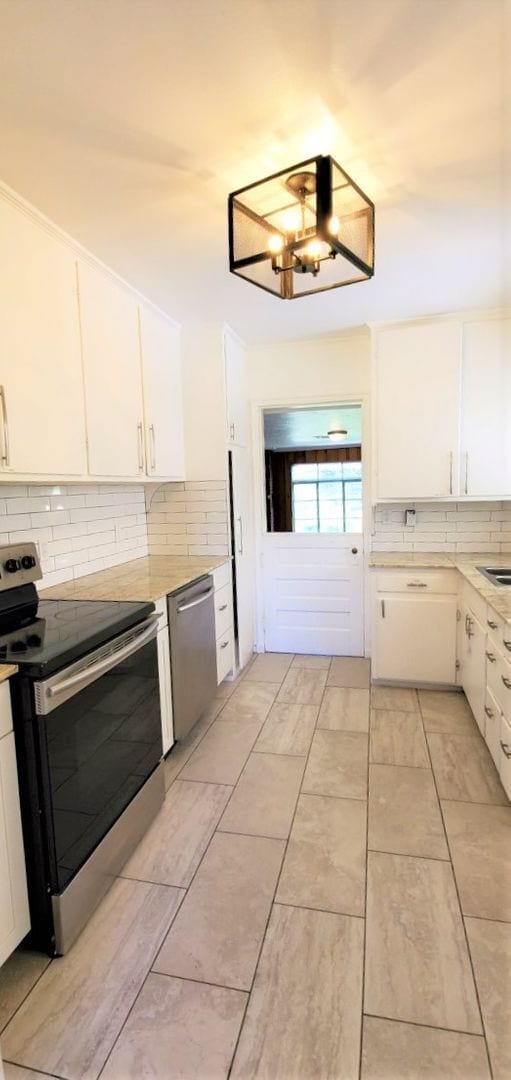 Building Photo - 3 Bed 1.5 Bath 2 car garage in Nichol's Hi...