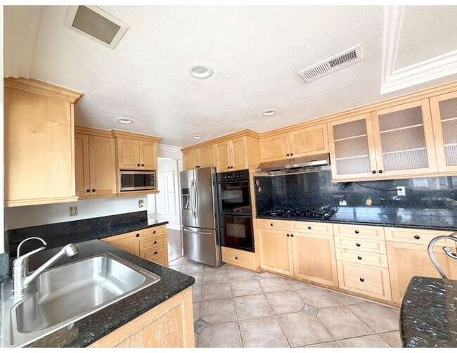 Building Photo - 19852 E Round Hill Ln