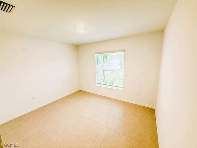 Building Photo - 335 Parish Dr