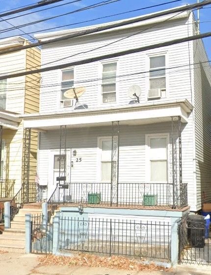 Building Photo - 25 E 18th St