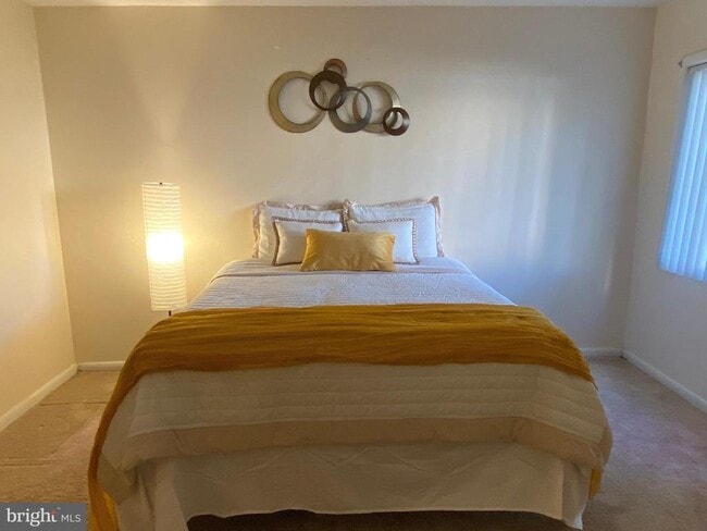 Building Photo - 6924 Hanover Pkwy