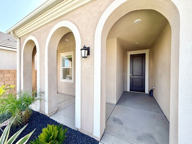 Building Photo - Spacious Heritage Lake Home with Solar & Main-Level Primary Suite