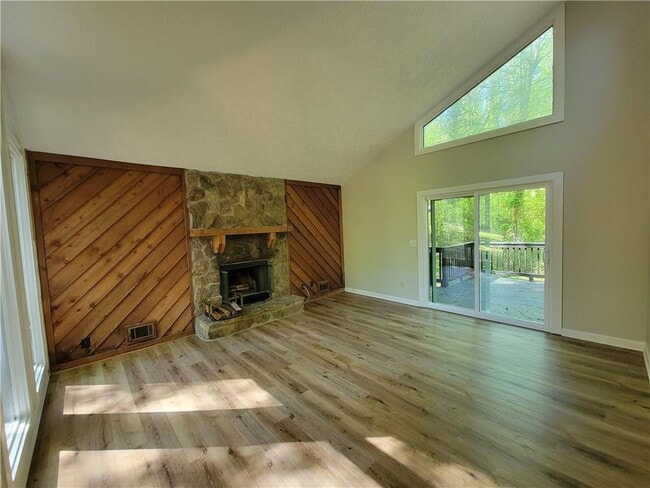Building Photo - 205 Watkins Glen Dr NE
