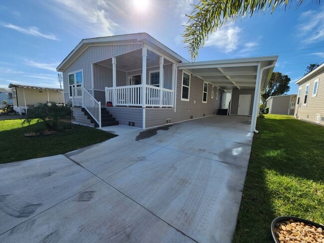 Building Photo - 521 Eland Dr