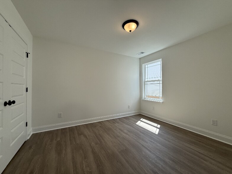 Building Photo - 1065 Javier Dr